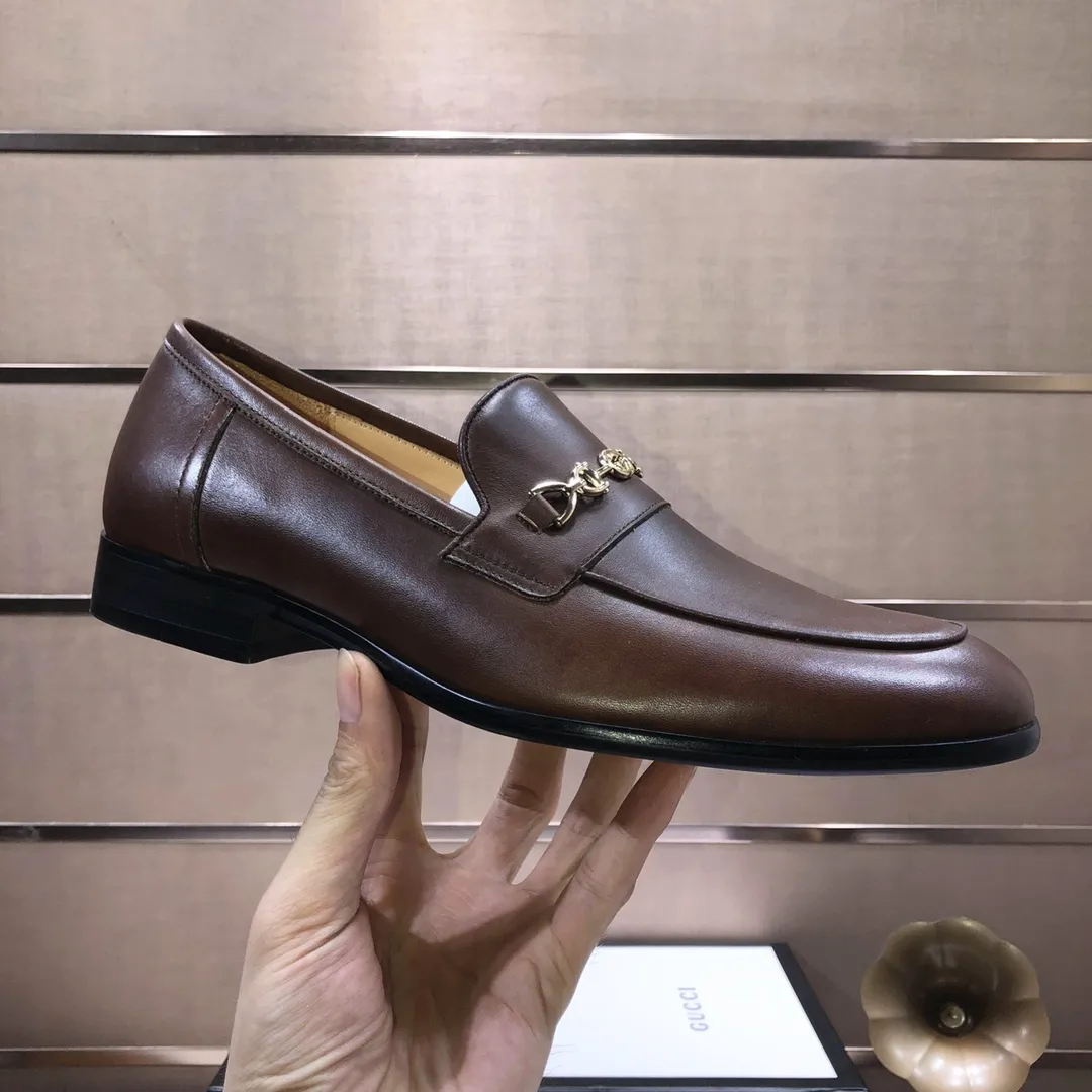 Men's shoes💰500💰Italy's top luxury men's shoe giant (GUCCI) (Gucci) (full cowhide lining) new arrival🍃Original European style🔰 Pleasant to the eye😍In order to make the shoes more durable and non-deformable🌀The production continues to follow traditional methods but there is still no lack of innovation💪Choose original sheepskin for the leather♻️ Smooth and natural And extra bright ⭐Made of imported cowhide, the first choice of rich people 38-45 (45 customized)